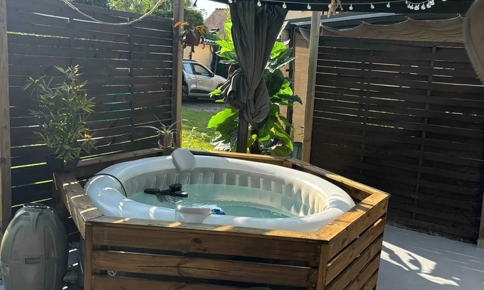 Noe House | Homerez - House with spa and garden in Noé