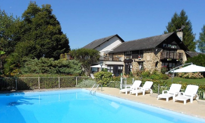 Haut-de-Bosdarros Villa | Homerez - Large villa with swimming pool and Wifi