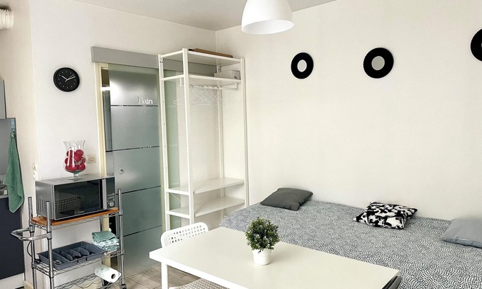 Le Perreux-sur-Marne Apartment | Homerez - Modern Studio Le Perreux-sur-Marne 17m²