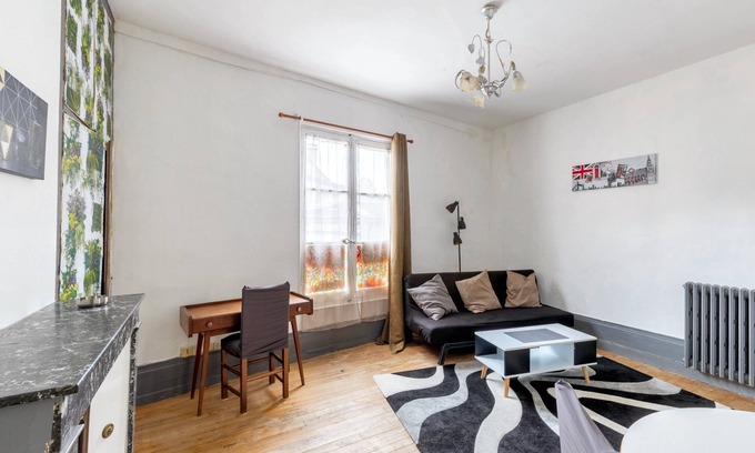 Sens Apartment | Homerez - Modern Apartment in Sens, 45m² + Parking
