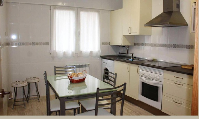 Centro y casco historico Apartment | Homerez - Nice appartement for 7 ppl. at Oviedo