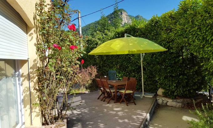 Annot Apartment | Homerez - Nice appartement for 6 ppl. with garden and terrace at Annot