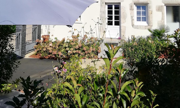 Saint-Gondon House | Homerez - Nice house for 4 ppl. with garden and terrace at Saint-Gondon