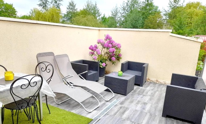 Brevonnes House | Homerez - Nice house with garden and terrace & Wifi