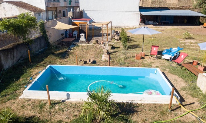 Vitigudino Villa | Homerez - Nice villa for 6 ppl. with shared pool and terrace at Vitigudino