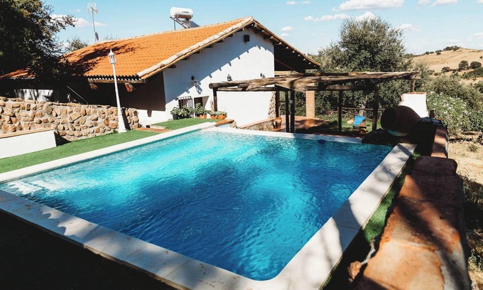 Monesterio Villa | Homerez - Peaceful villa in Monesterio with private pool