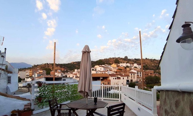 Riogordo House | Homerez - Pretty house for 4 pers. with swimming pool, terrace and balcony in Riogordo