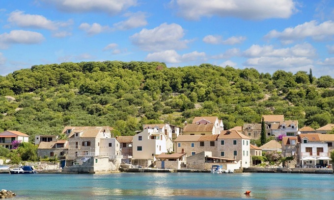 Prvic Luka Apartment | Homerez - Sea View Apt in Prvić Luka