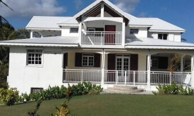 Petit-Canal Apartment | Homerez - Spacious Apartment in Petit-Canal with Balcony