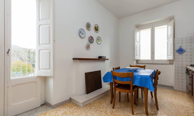 Ceraso Apartment | Homerez - Spacious apartment in Ceraso with mountain view