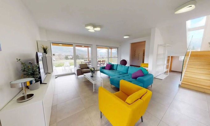 Corfinio House | Homerez - Spacious family home in Corfinio with mountain view