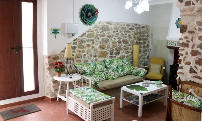 Estivella House | Homerez - Spacious house 11 km away from the beach for 6 ppl. at Estivella