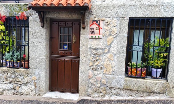 La Hoya House | Homerez - Spacious house for 8 ppl. with balcony at La Hoya, Salamanca