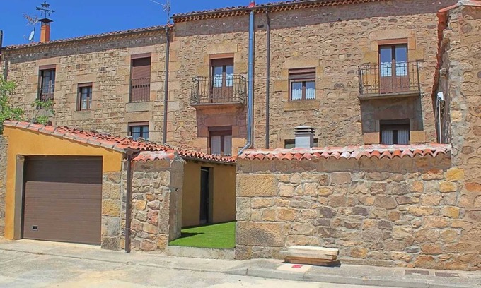 Vinuesa House | Homerez - Spacious House in Vinuesa with 160 m²