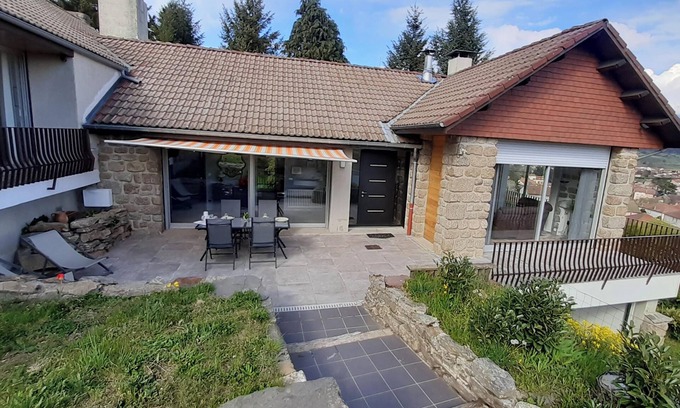 Langogne House | Homerez - Spacious house in Langogne, garden