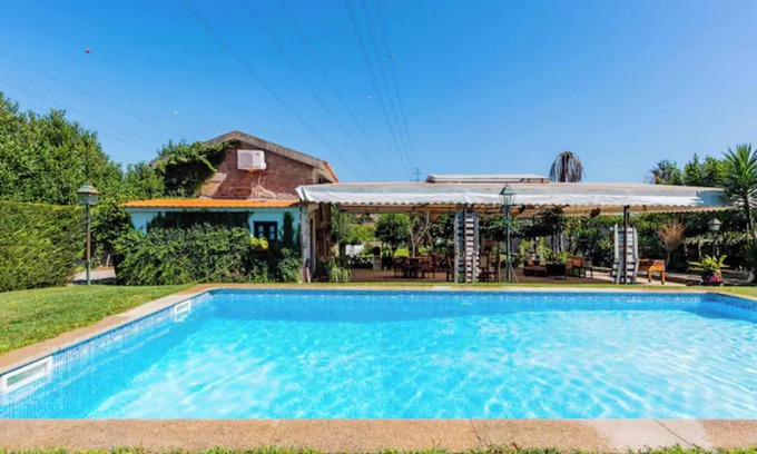 Irivo Villa | Homerez - Spacious villa with private pool in Penafiel