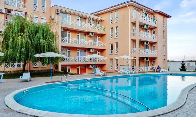 Tankovo Apartment | Homerez - Studio 3 km away from the beach for 2 ppl. with shared pool at Tankovo