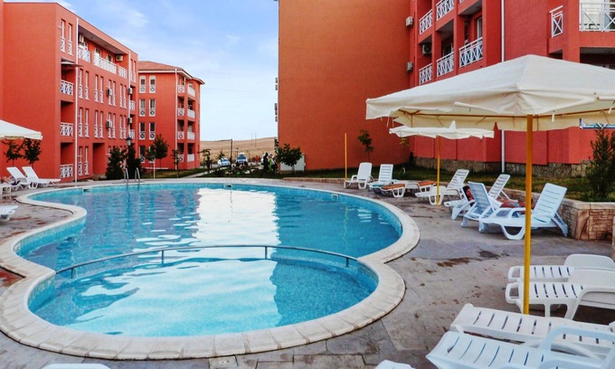 Tankovo Apartment | Homerez - Studio 3 km away from the beach for 2 ppl. with shared pool at Tankovo