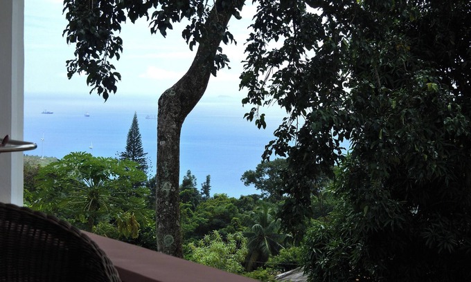 Zig Zag Ward Apartment | Homerez - Studio with sea view Mahé.