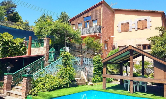 La Puebla de Castro Villa | Homerez - Villa for 18 ppl. with swimming-pool and garden at La Puebla de Castro