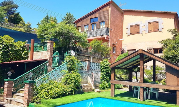 La Puebla de Castro Villa | Homerez - Villa for 18 ppl. with swimming-pool and garden at La Puebla de Castro