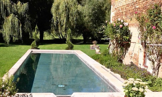 Saint-Paul-de-Varax Villa | Homerez - Villa in Saint-Paul-de-Varax
