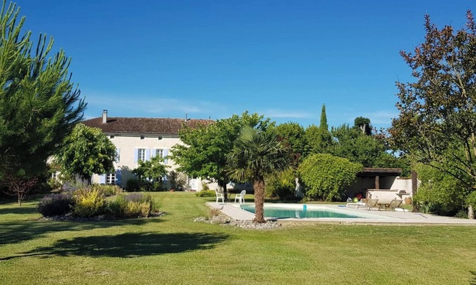 Saint-Palais-du-Ne Villa | Homerez - Villa in Saint-Palais-du-Né