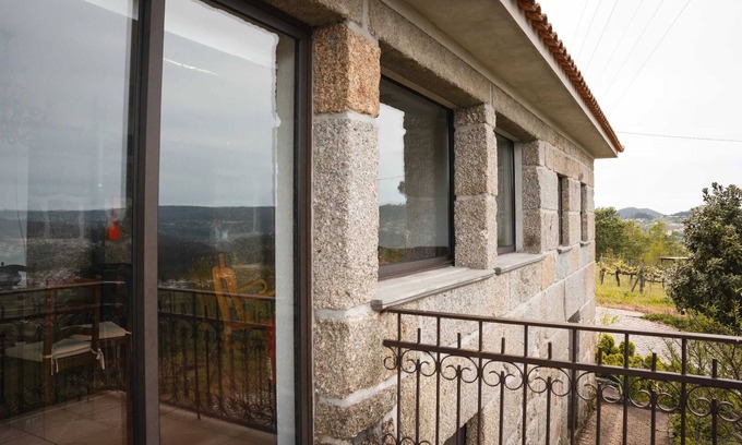 Aveiro Villa | Homerez - Villa 13 km away from the beach for 5 ppl. with shared pool at Aveiro