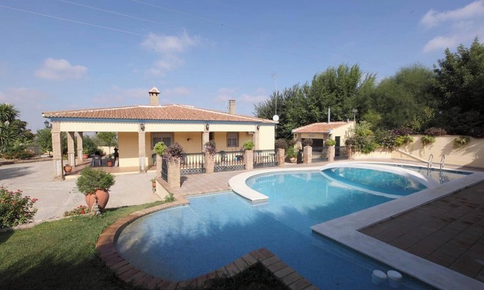 Sanlucar la Mayor Villa | Homerez - Villa in Sanlúcar la Mayor