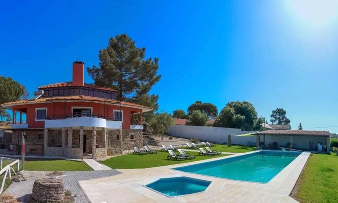 Sabugal Villa | Homerez - Villa for 15 ppl. with swimming-pool and garden at Bendada, Sabugal