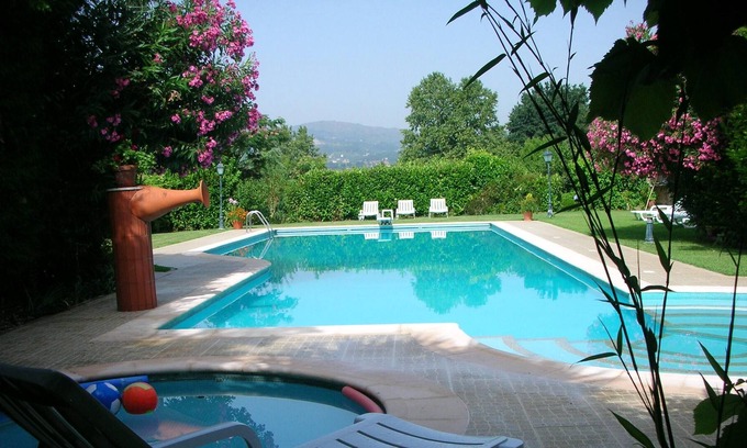 Pedraca Villa | Homerez - Villa for 5 ppl. with shared pool, jacuzzi and garden at Pedraça