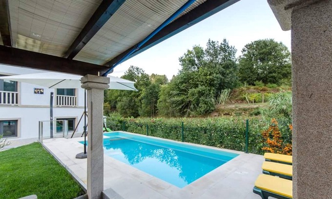 Melgaco Villa | Homerez - Villa for 6 ppl. with swimming-pool, sea view and garden at Cividade
