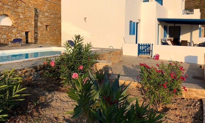 Kithnos Villa | Homerez - Villa for 8 ppl. with swimming-pool, sea view and balcony at Trivlaka
