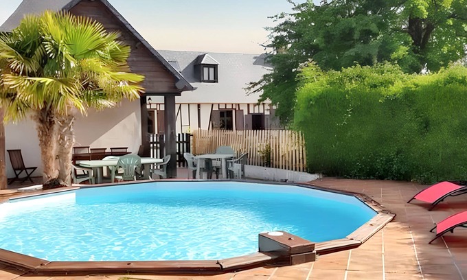 Mesnil-en-Ouche Villa | Homerez - Villa in Mesnil-en-Ouche.