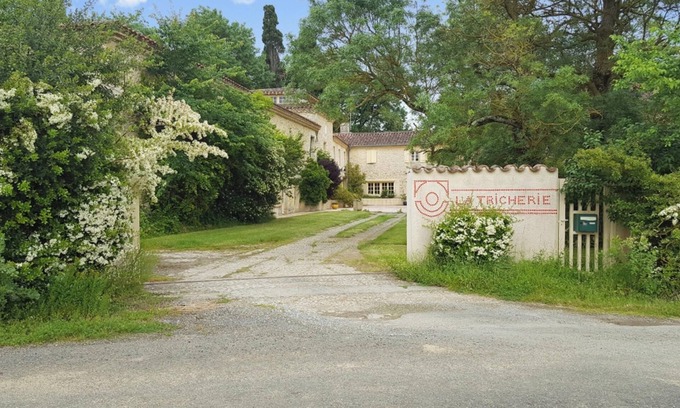 Crastes House | Homerez - Villa in Crastes with pool
