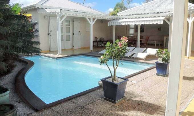 Saint-Francois Villa | Homerez - Villa in Saint-François