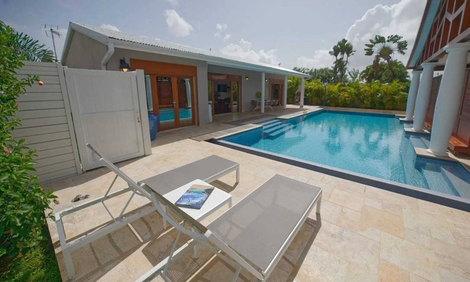 Le Lamentin Villa | Homerez - Villa in Le Lamentin