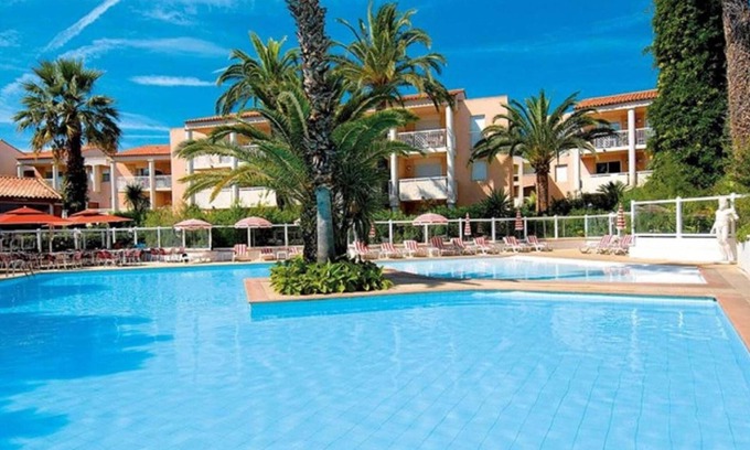 Golfe Juan Apartment | Homerez - Welcoming Apartment in Golfe-Juan - 30 m² - Pool