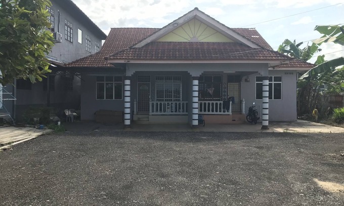 Padang Sena House | Homestay Che Yang