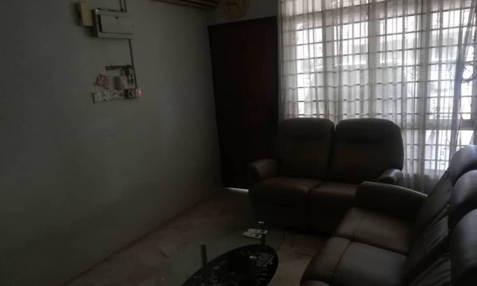 Taman Desa Cemerlang House | homestay ibunda johor bahru