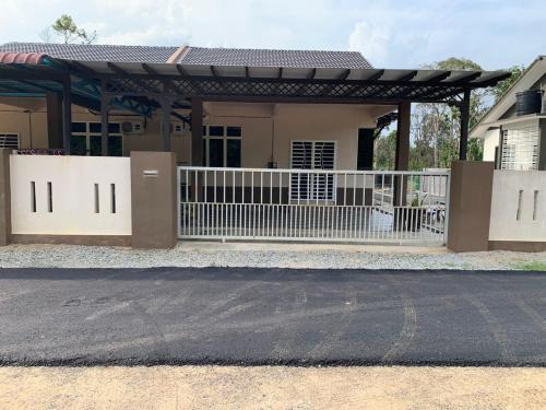 Ayer Lanas House | Homestay Jeli - Cattleya Inn Muslim