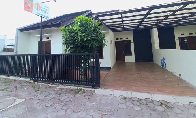 Sinduharjo House | Homestay Jogja Jakal By Simply Homy