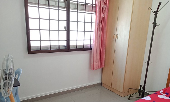 Woodlands Apartment | Homestay Near MRT/subway & 300+ eateries Clean, quiet & safe Private room