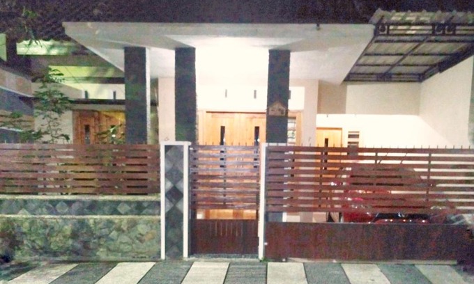 Malang House | Homestay Syariah Grahadi