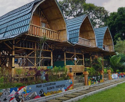 Jambelaer House | Homestay Syariah Tipe B Kadudampit Sukabumi