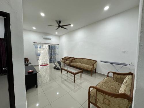 Muar House | Homestay Taman Laksamana, Muar