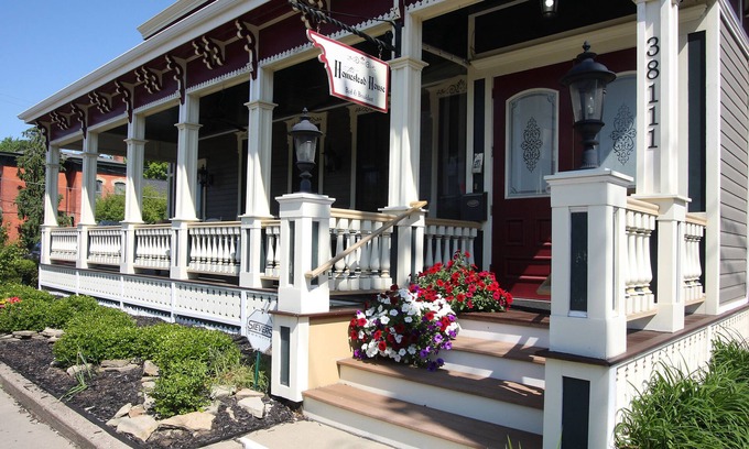 Willoughby Bed & Breakfast | Homestead House B&B