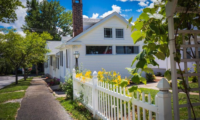 New Milford Bed & Breakfast | Homestead Inn