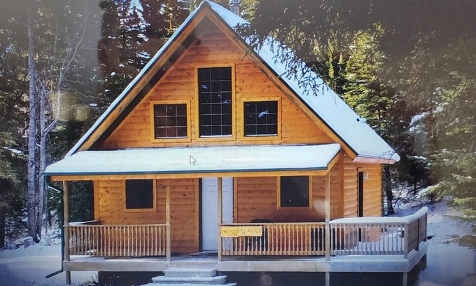 Nordegg Cabin | Homesteader Cabin at Coliseum Mountain Resort