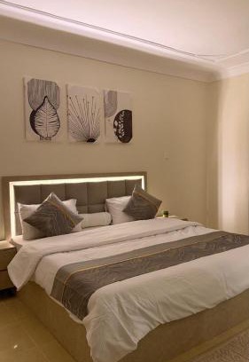 Hera Street Apartment | HomeSuiet